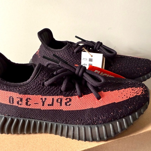 Yeezy Black and Red Interior Detail - Picture 2 of 10